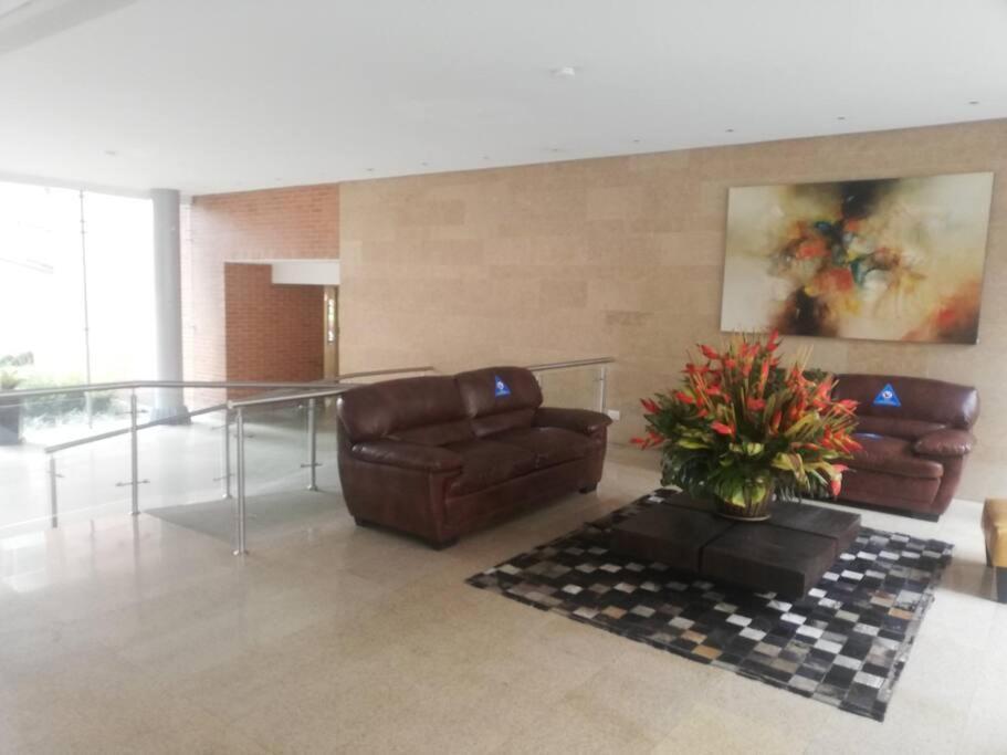 Ferienwohnung Hermosa Habitacion Privada En Conjunto Residencial Cerca Al Aeropuerto Y Terminal De Bogota, Zonas Comunes Se Comparten Con 1 Persona Exterior foto